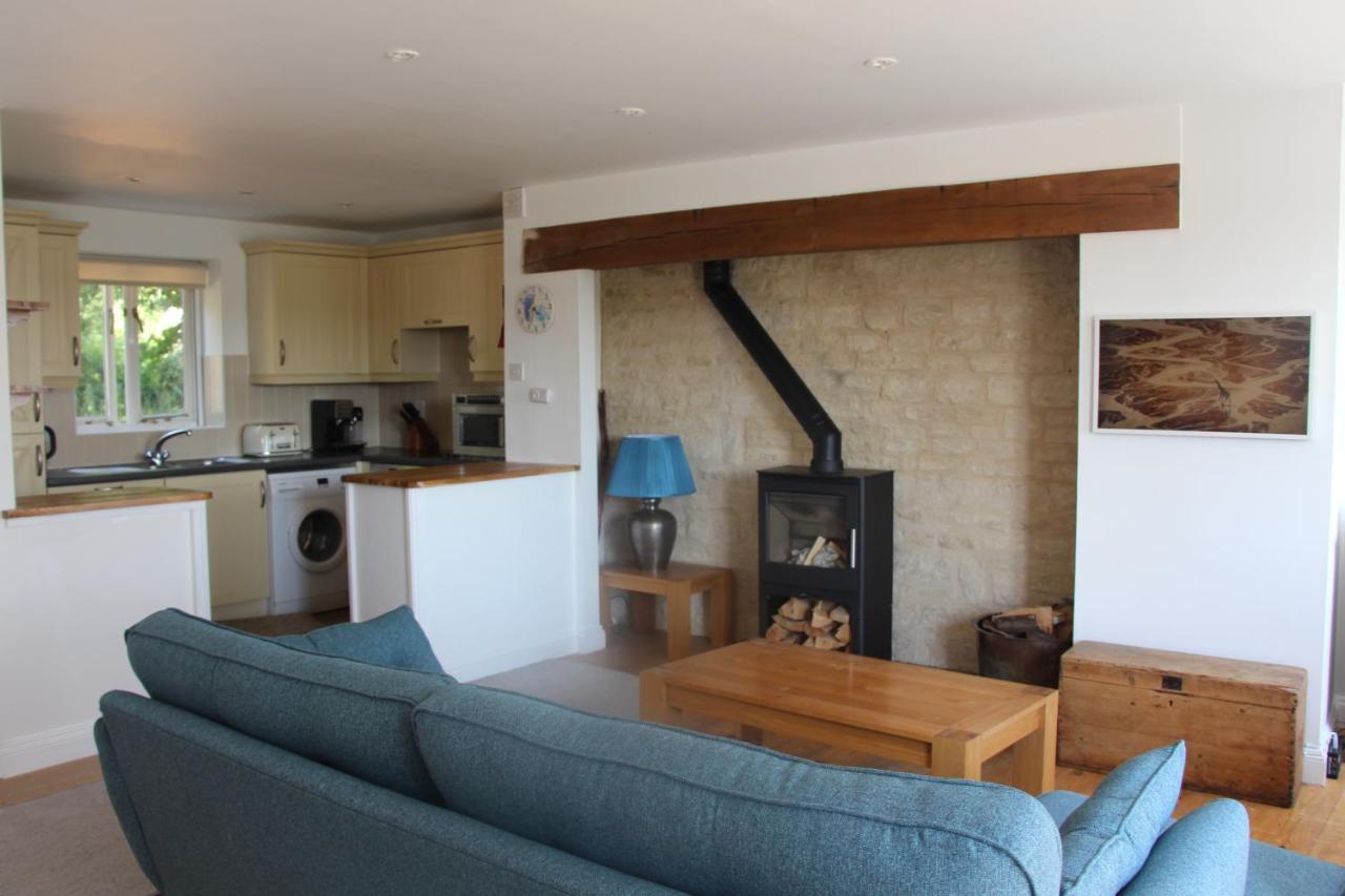 Coot Cottage - Holiday House With Fantastic Lake Views Somerford Keynes Εξωτερικό φωτογραφία