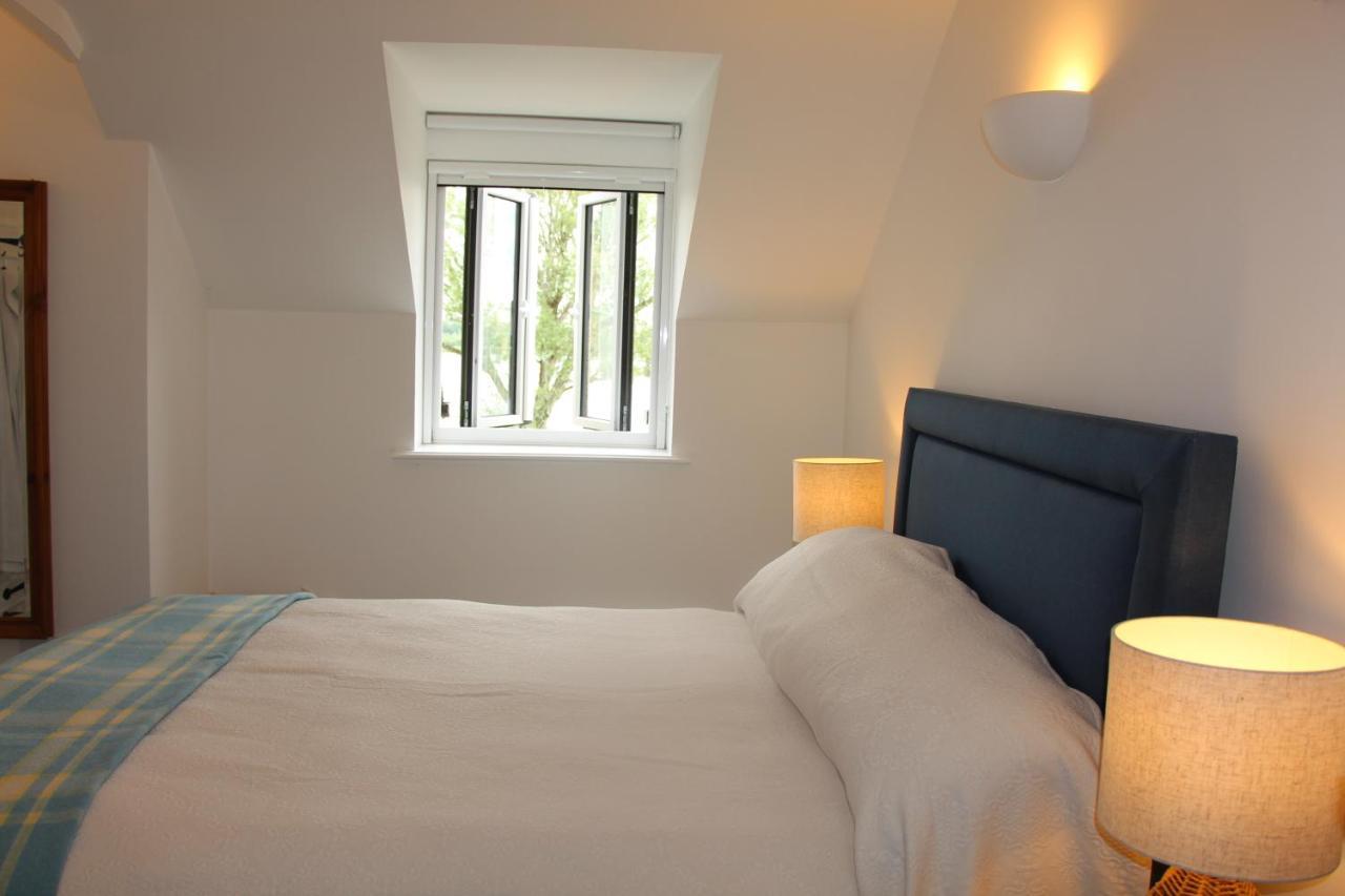 Coot Cottage - Holiday House With Fantastic Lake Views Somerford Keynes Εξωτερικό φωτογραφία