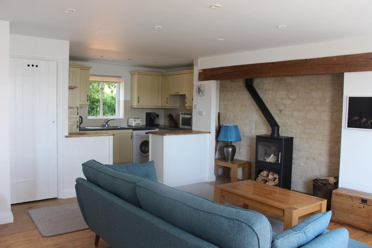 Coot Cottage - Holiday House With Fantastic Lake Views Somerford Keynes Εξωτερικό φωτογραφία