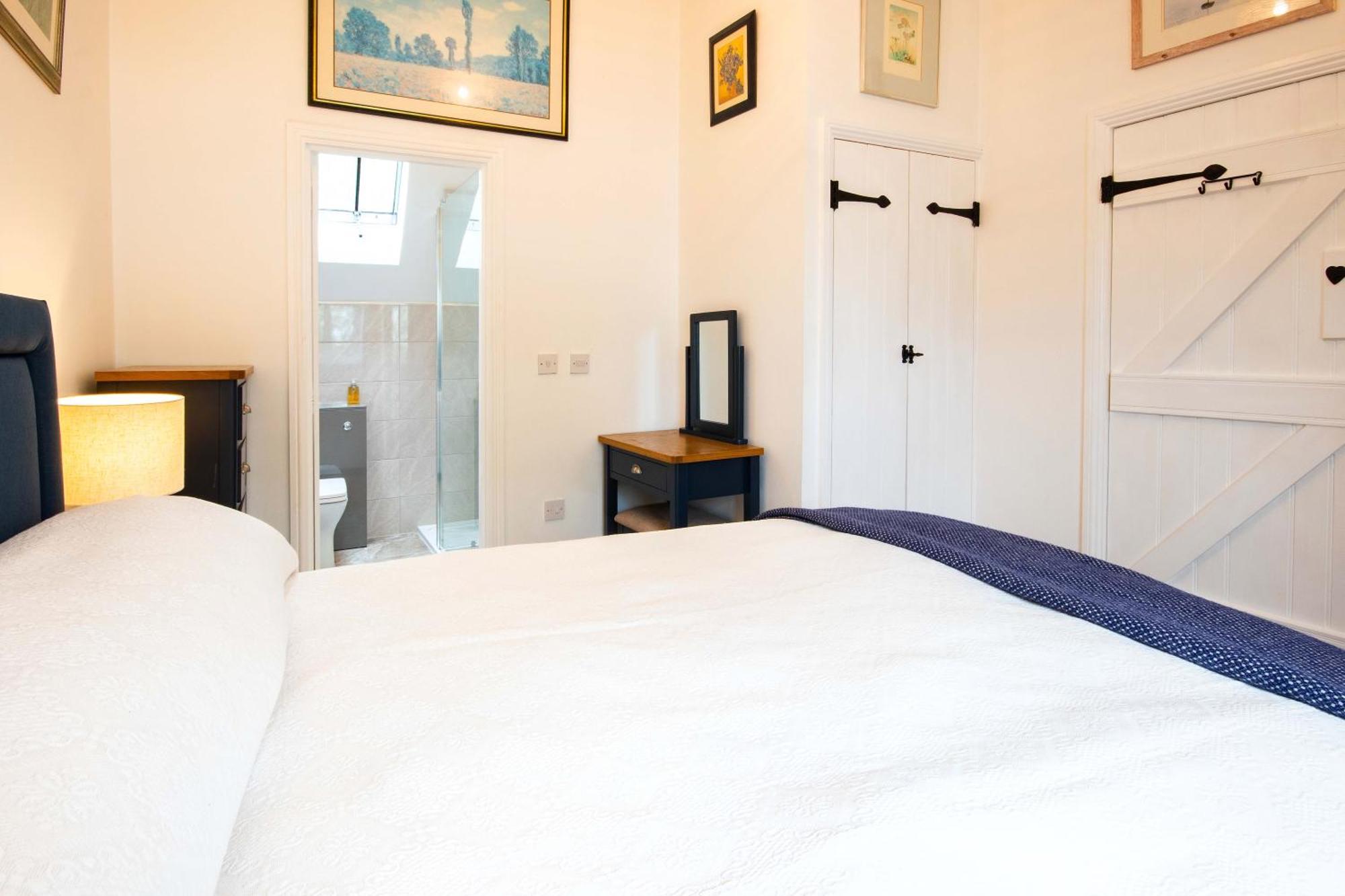 Coot Cottage - Holiday House With Fantastic Lake Views Somerford Keynes Εξωτερικό φωτογραφία