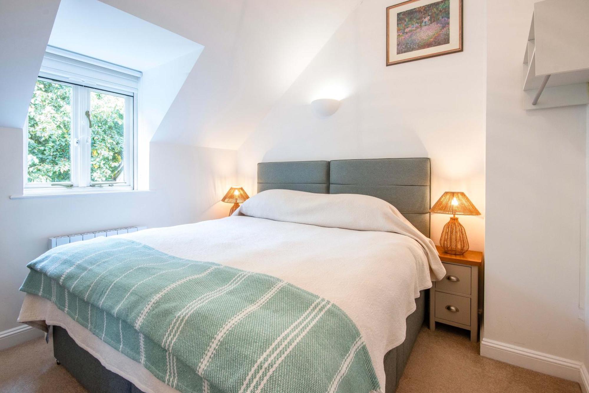 Coot Cottage - Holiday House With Fantastic Lake Views Somerford Keynes Εξωτερικό φωτογραφία