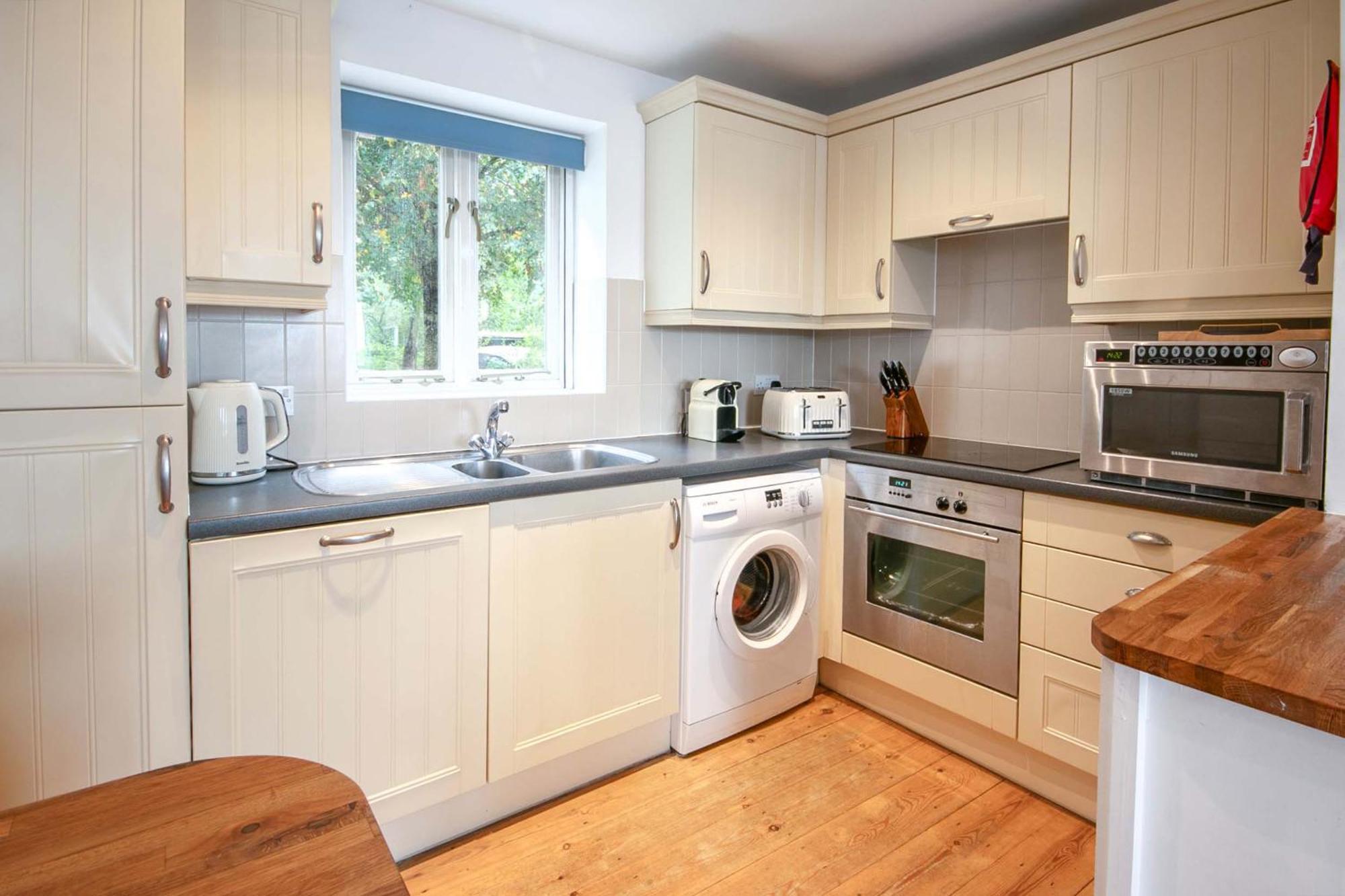 Coot Cottage - Holiday House With Fantastic Lake Views Somerford Keynes Εξωτερικό φωτογραφία