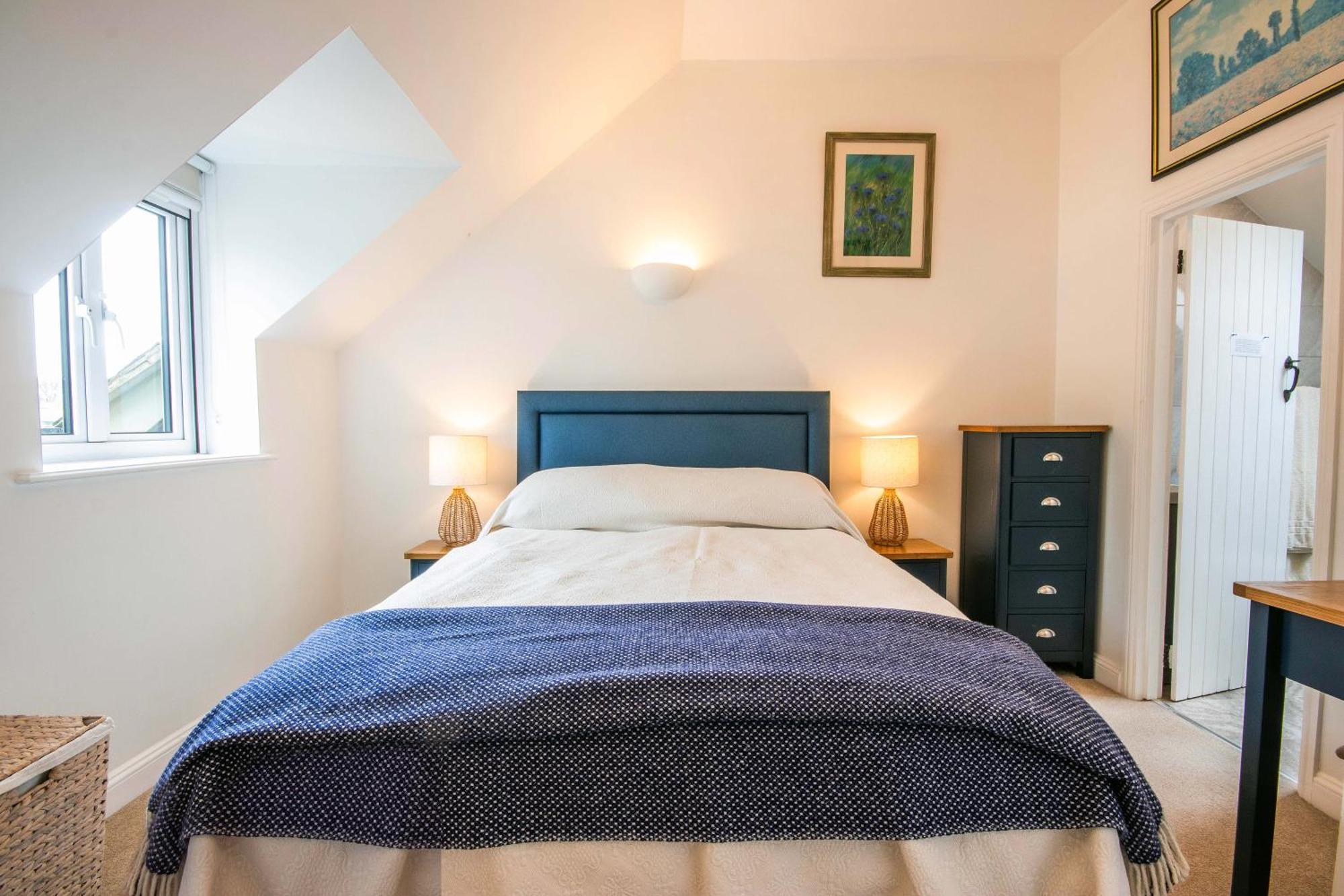 Coot Cottage - Holiday House With Fantastic Lake Views Somerford Keynes Εξωτερικό φωτογραφία