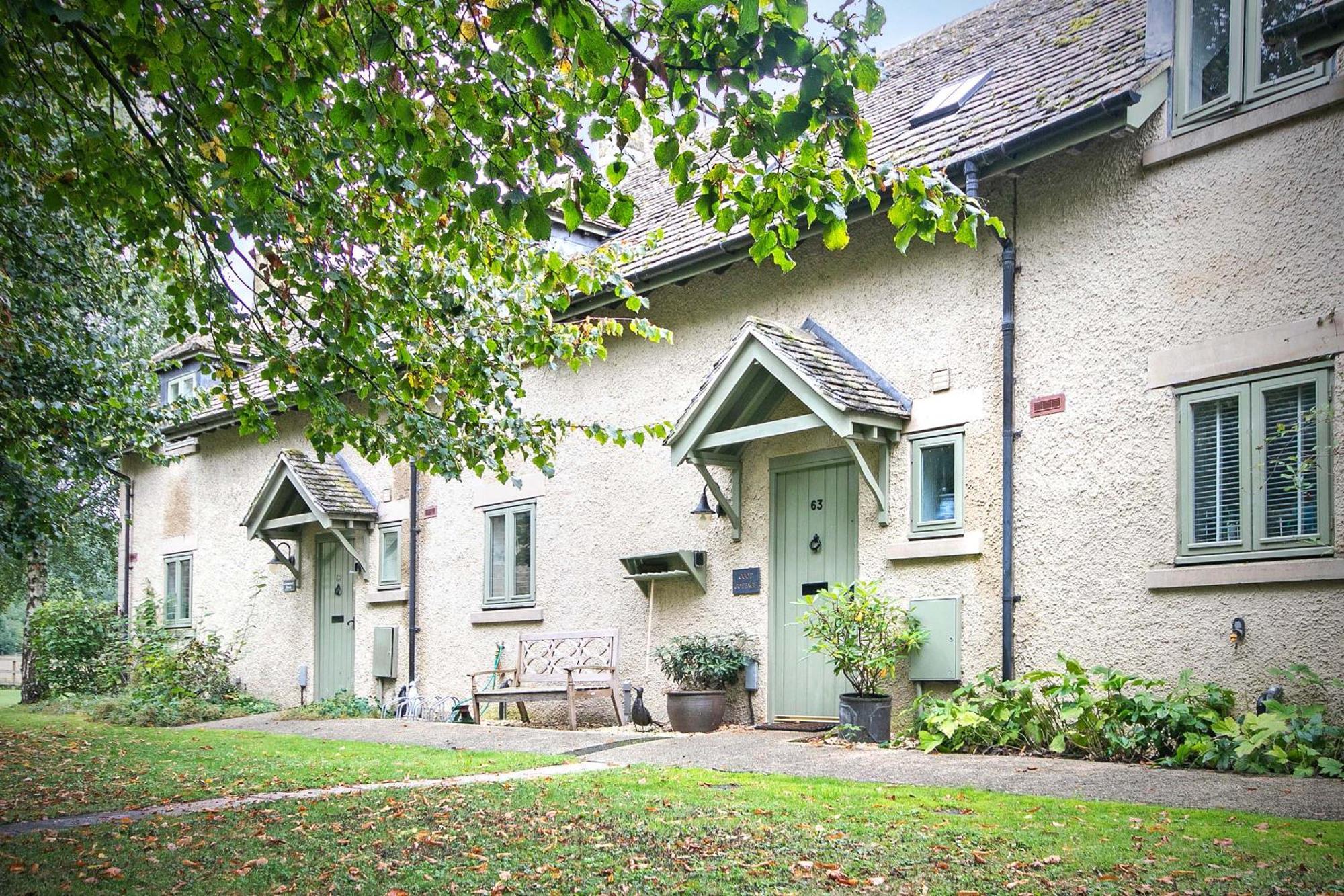 Coot Cottage - Holiday House With Fantastic Lake Views Somerford Keynes Εξωτερικό φωτογραφία